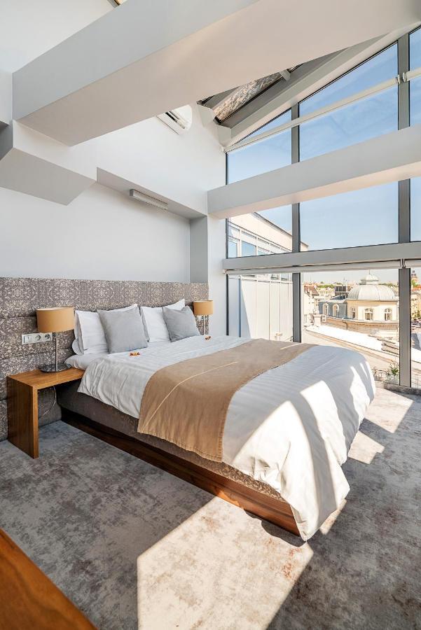 Aparthotel Views 2*