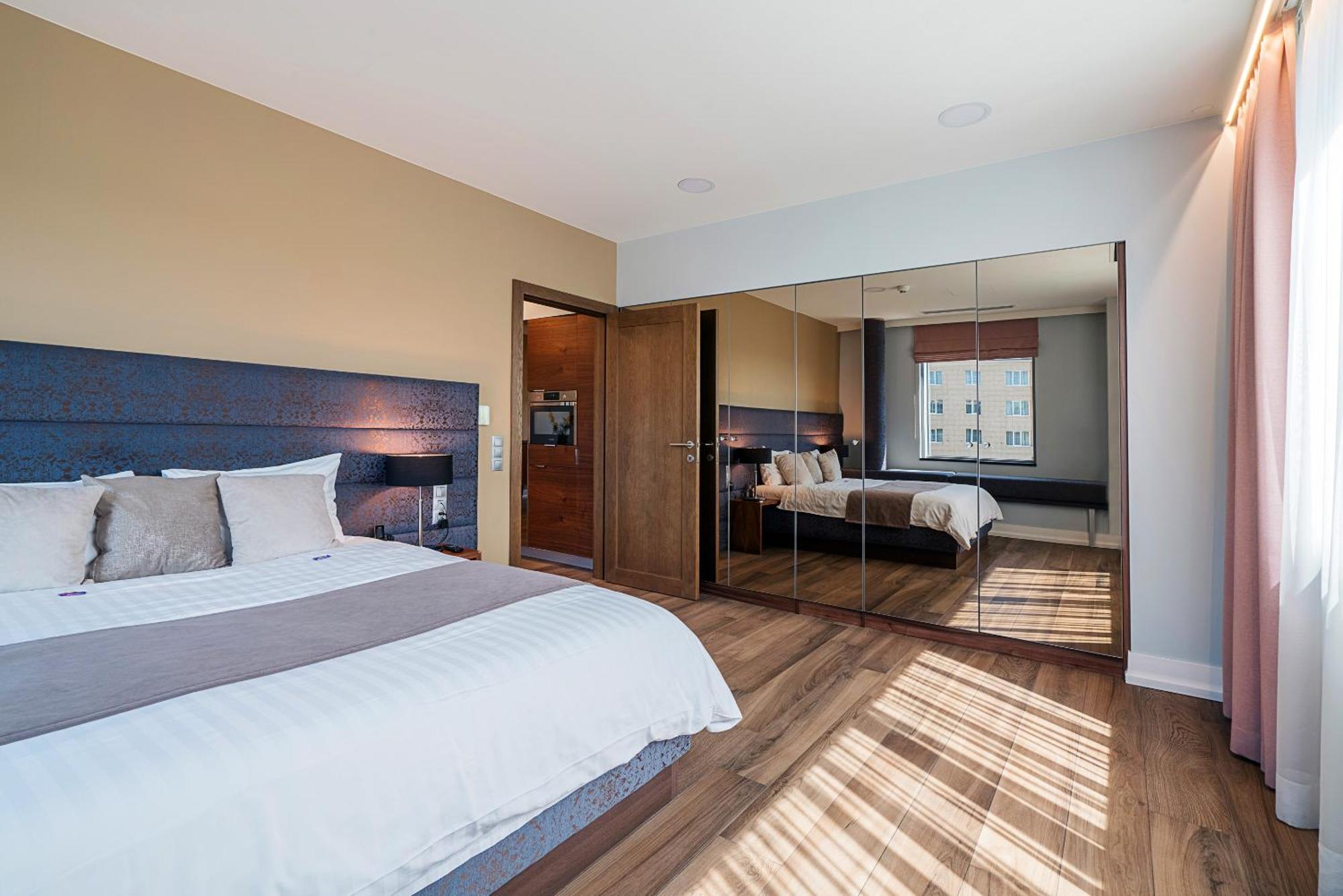 Views Aparthotel